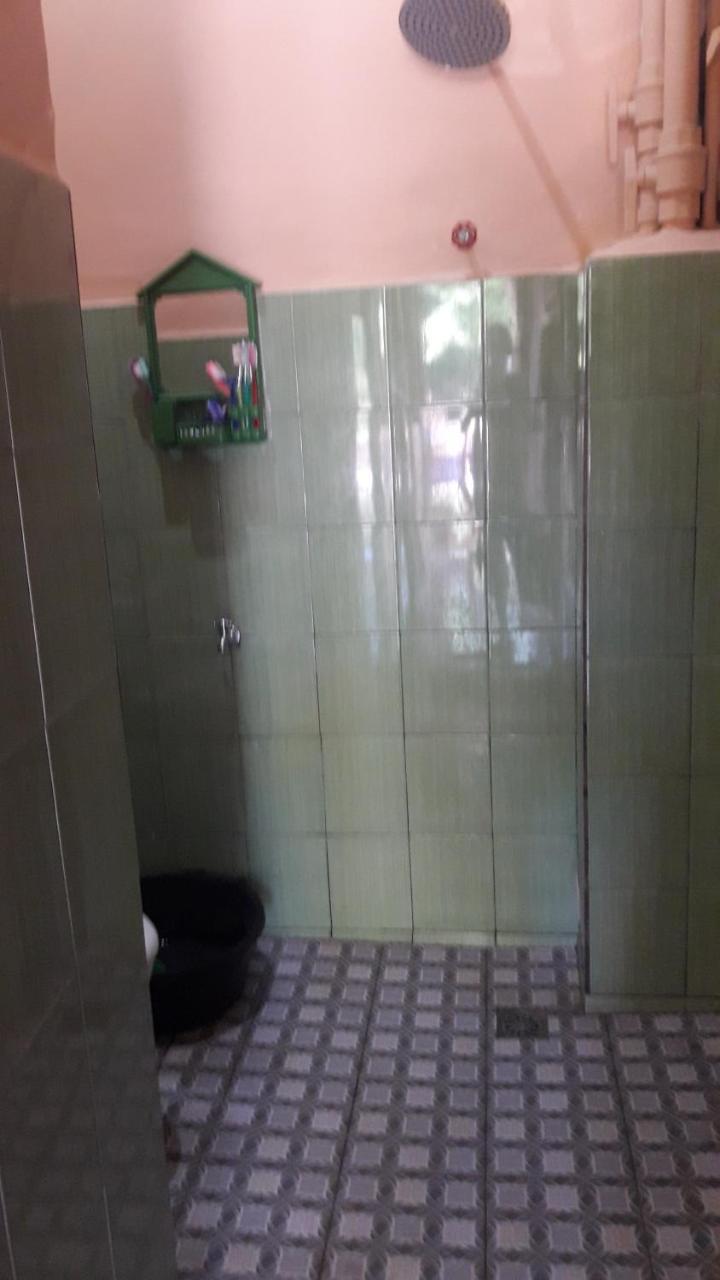 Penginapan Asidik Bira Buitenkant foto